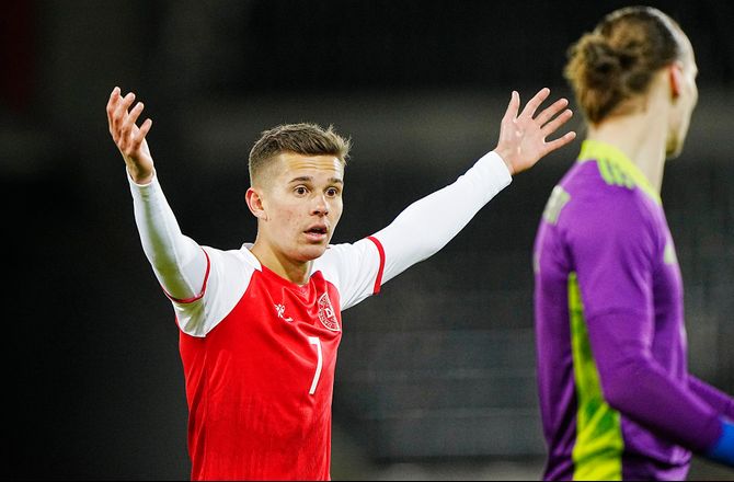 Eliteserien -Rosenborg-cheftræner vil have svar: Bliver Victor Jensen?