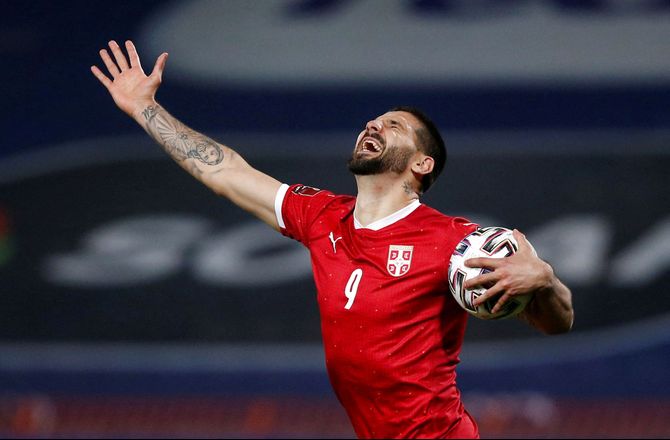 VM -Serbien starter med Vlahovic og Mitrovic - Schweiz skifter keeper