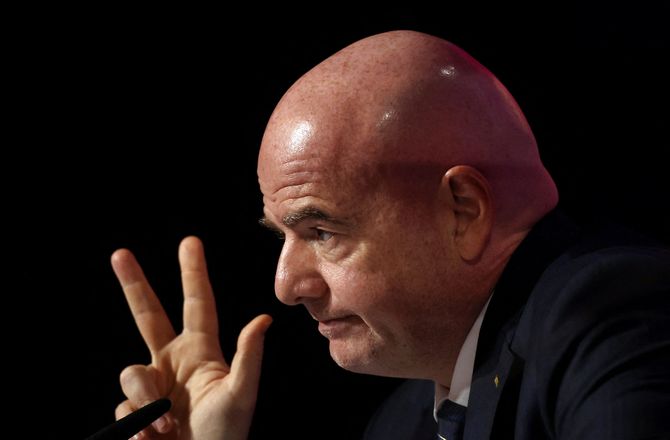 VM -FIFA-boss: Føler mig som homoseksuel og migrantarbejder