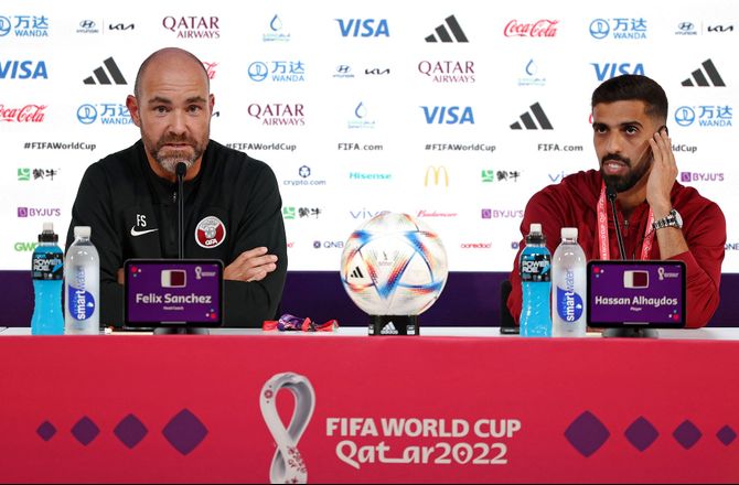 VM -Qatar-træner affejer kritik: Internettet er meget farligt