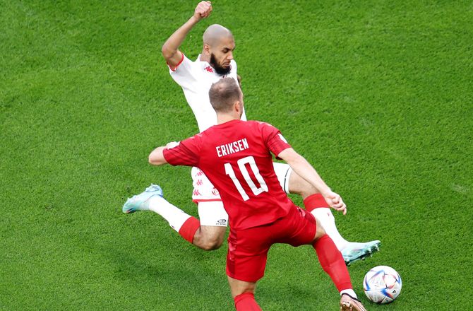 VM -Tuneser gik hårdt til Christian Eriksen: Ønskede ikke at skade ham