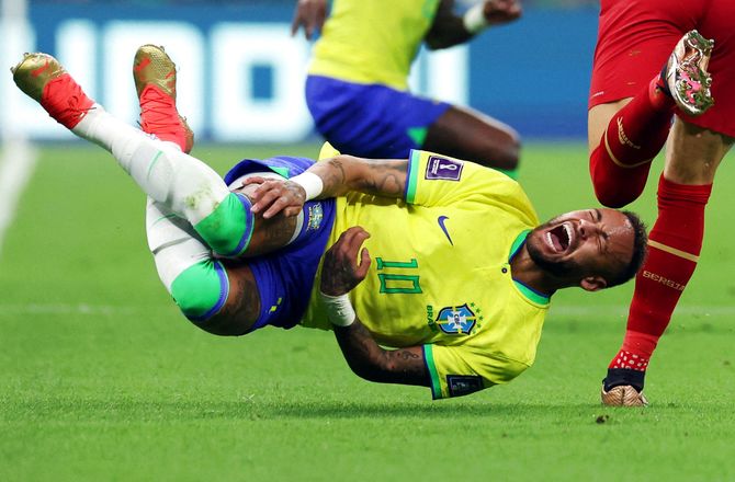 VM -Fred afløser Neymar for Brasilien - se startopstillingerne her