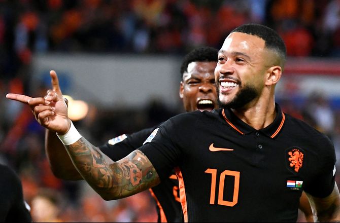 La Liga -Depay er stadig Barca-spiller - nu træner han med Atletico 