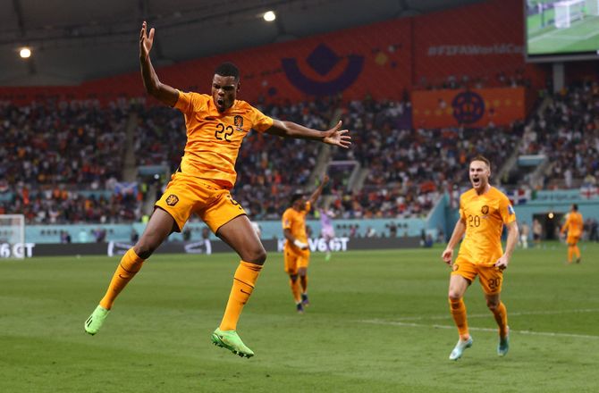VM -Dumfries viste Holland vej til VM-kvartfinale