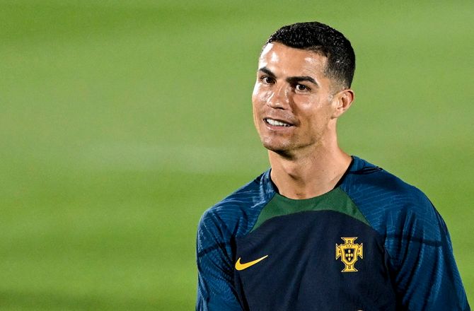 1. Division -Avis: Ronaldo-skifte på plads - har skrevet under med Al-Nassr