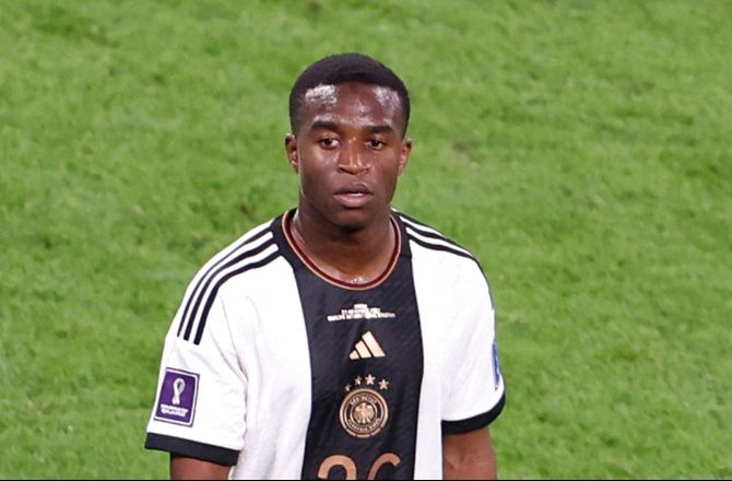 Bundesliga -Moukoko rygtet til Barca: Forlængelse med Dortmund er ikke tæt på