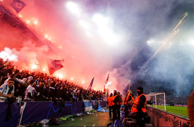 CL -Kæmpe FCK-straf: Nedlukning af Sektion 12 og gigantbøde