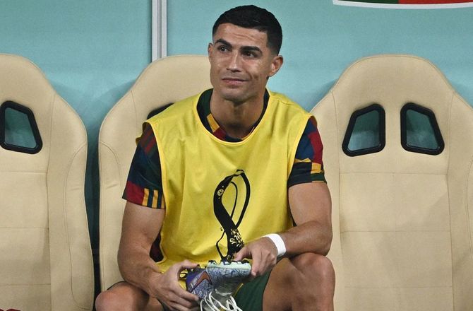 VM -Özil raser mod pressen og forsvarer Ronaldo: Handler om kliks