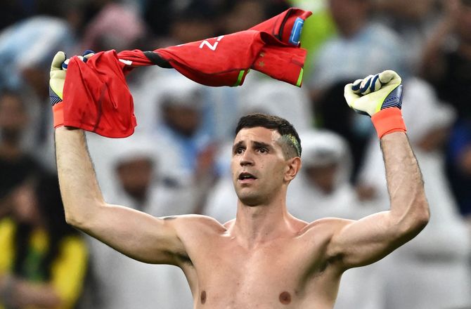 VM -Martinez sviner dommeren og Van Gaal: Skal lukke munden