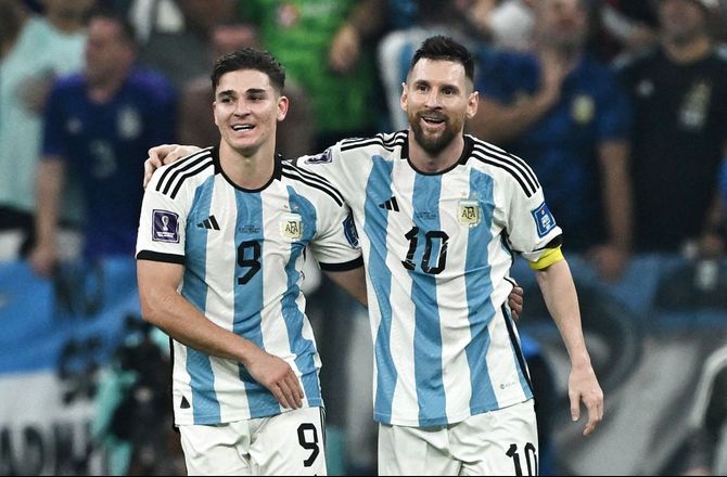 VM -Argentina er i VM-finalen efter Messi-show