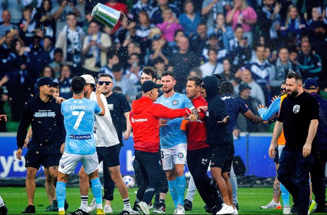 A-League -Australsk keeper overfaldet af fans: Der kommer strenge sanktioner