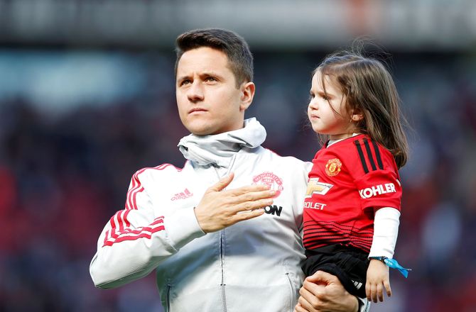 Premier League -Ander Herrera forlader interview i tårer: United-afsked var smertefuld