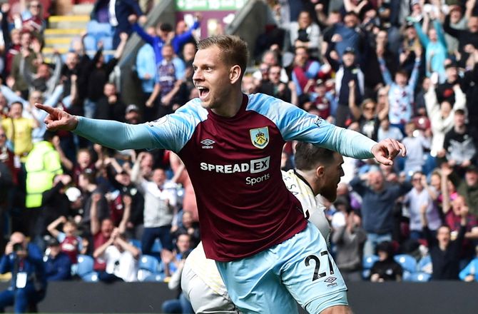 1. Division -Uden kontrakt i et halvt år - Tidl. Burnley-angriber vender hjem