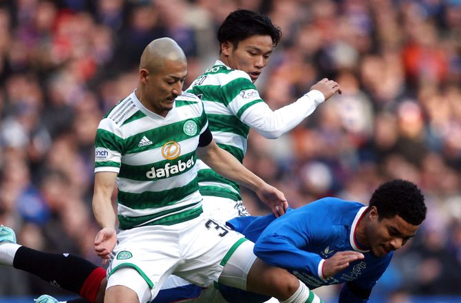 Premiership -Kæmpe fejl giver Celtic drømmestart i Old Firm - se lynscoringen her