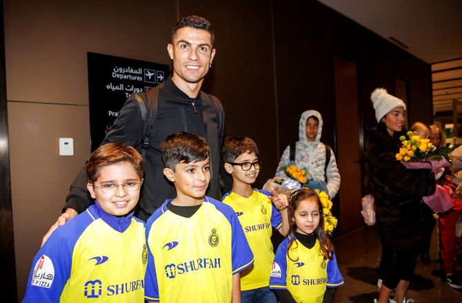1. Division -Ronaldo er landet i Saudi-Arabien - se billederne her