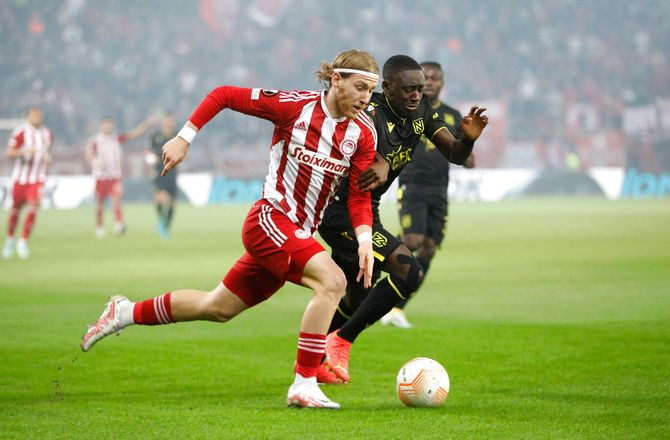 England -Forest tilbagekalder og genudlejer fløjtalent