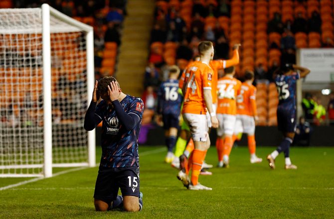 Championship -Blackpool fyrer manageren efter dårlig stime 