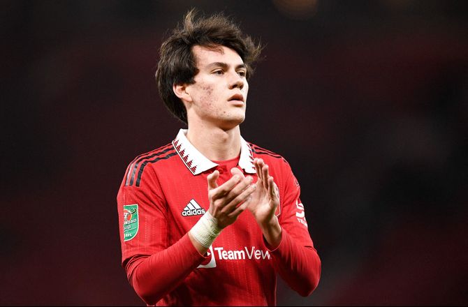 Premier League -Medie: United-kant sælges til græsk fodbold