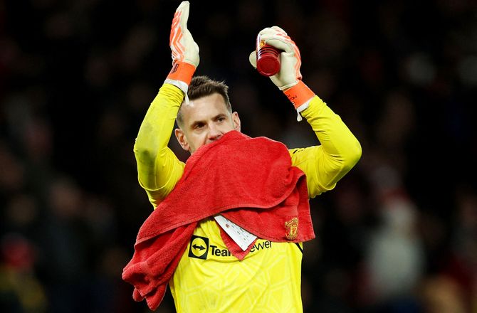 Premier League -United forlænger med 39-årige Tom Heaton