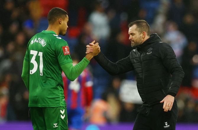 Carabao Cup -Saints-keeper jubler: Vigtigt at udnytte momentum