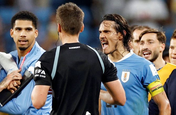 VM -Cavani raser fortsat: VM-dommer må i fængsel