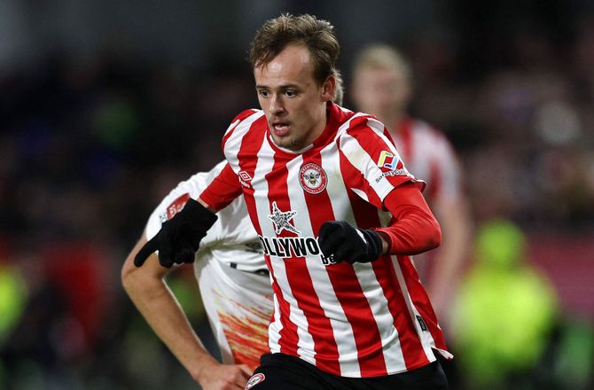 Premier League -Damsgaard kæmper i Brentford: Det tager bare tid