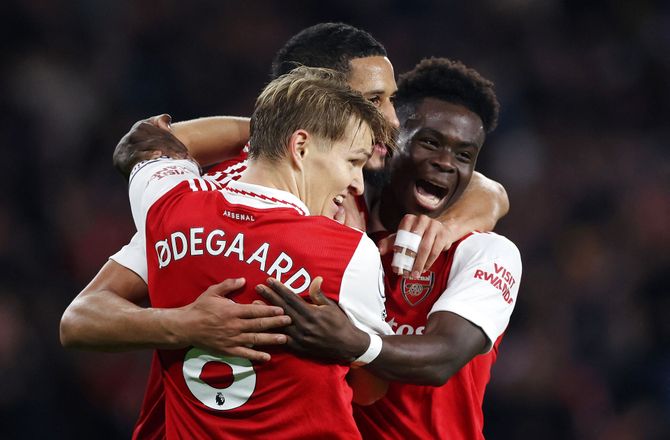 Premier League -Arsenal dominerer månedens hold i PL