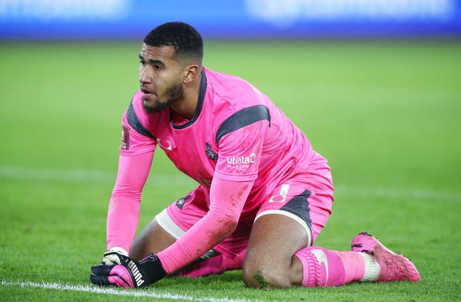 Premier League -Brentford sender keeper til Motherwell 