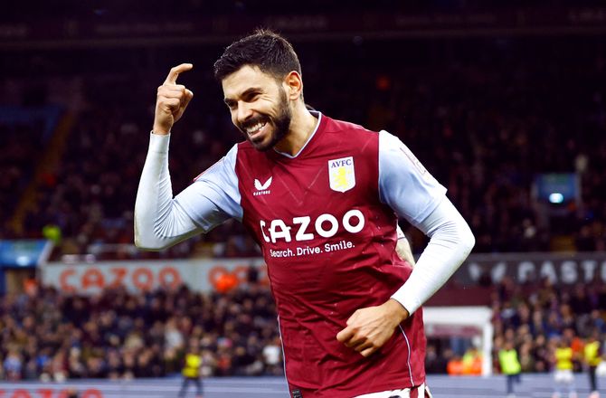 Premier League -Aston Villa lejer midtbanespiller ud til Strasbourg