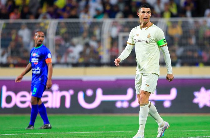 1. Division -Vilde Ronaldo lynede fire gange for Al Nassr og rundede 500 ligamål