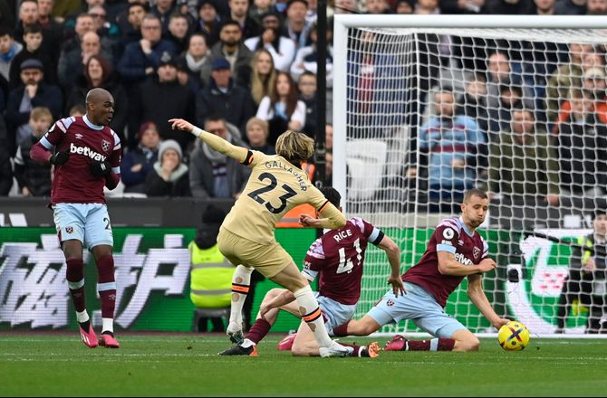 Premier League -Video: Blev Chelsea snydt for et klokkeklart straffespark?