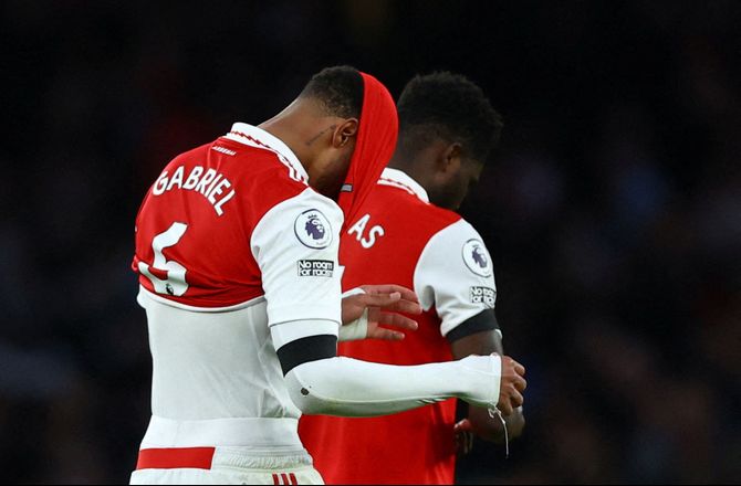 Premier League -Arsenal og Brighton ramt af VAR-fejl: Howard Webb undskylder