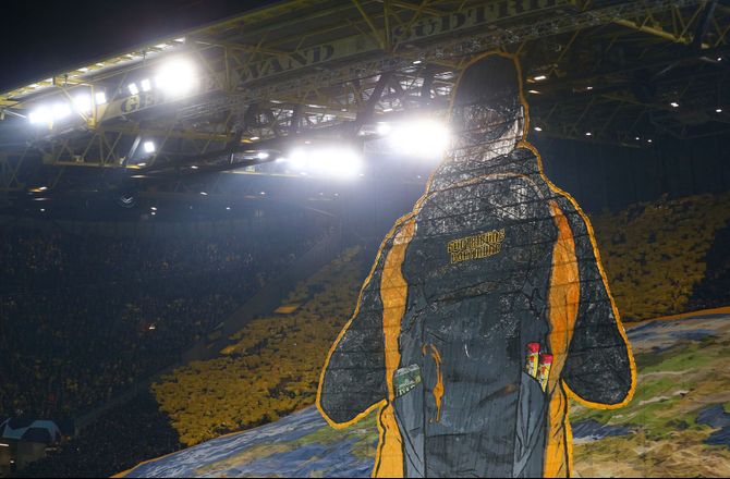 CL -Vilde billeder: Smuk tifo på Den Gule Mur