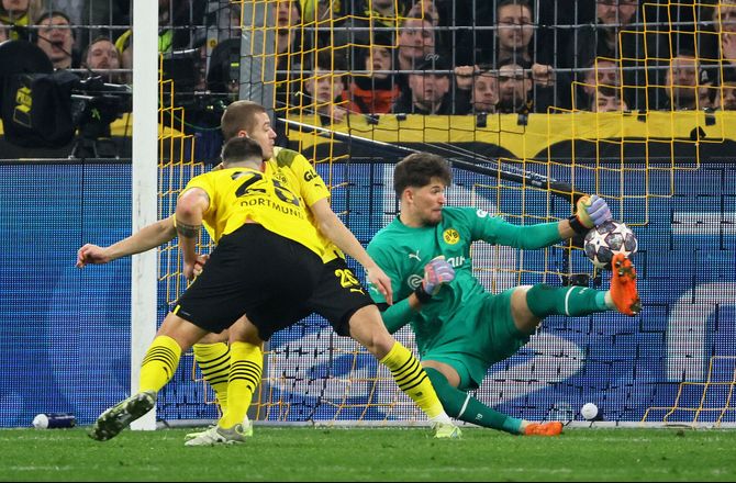 CL -Kobel holdt Chelsea fra fadet og Adeyemi spurtede sejren hjem