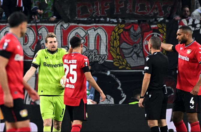 Europa League -Bizart Hradecky-koks og drømmehug gav Monaco sen sejr