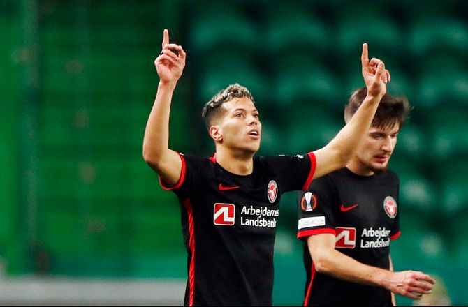 Europa League -Sprogbarriere i FCM: Ashour kommunikerer med tegnsprog og tolk