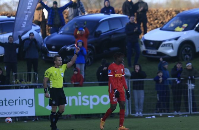 3F Superliga -Video: Se Nagalo få rødt efter tumult med Mikkel Beckmann