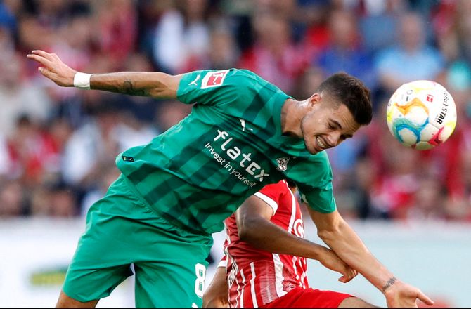 Bundesliga -Leeds meldes i dialog med Gladbach-kaptajn