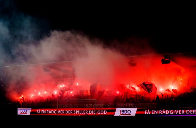 NordicBet Liga -Pyro koster kassen: AaB får bøde på 35.000 kroner