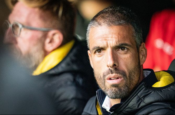 Super League -Absurd: Sion suspenderer cheftræner i en uge - præsidenten tager over