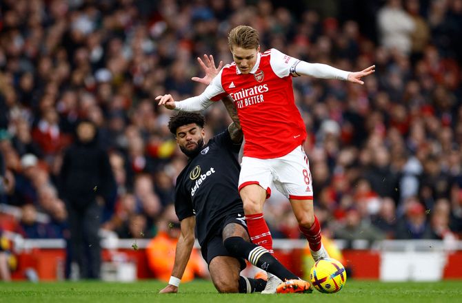 Premier League -Vanvittigt Arsenal-comeback da Billing lynscorede forgæves