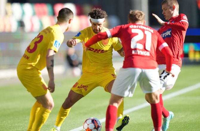 3F Superliga -SIF tog sejren i El Plastico efter vanvittig afslutning