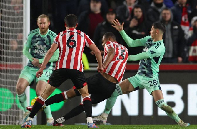 Premier League -Video: Pinnock giver Brentford drømmestart efter skydetelt