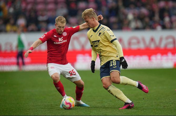 Bundesliga -Bo Svensson er vild med stopper: En bombe på og uden for banen