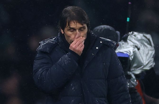 Tottenham -Spurs-boss om fyring: Tre dødsfald og operation tog hårdt på Conte
