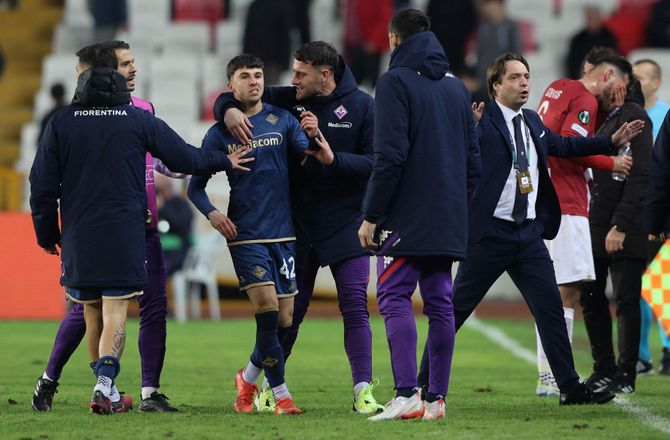 International -Fiorentina-spiller slået til blods af Sivasspor-tilhænger
