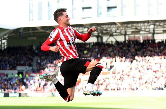 Premier League -Se her: Mathias Jensen scorer på Daniel Iversen