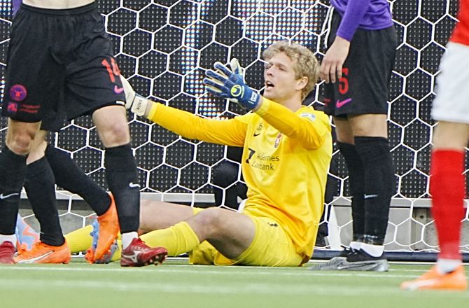3F Superliga -Lössl revser Putros: Det var uværdigt og ringe!