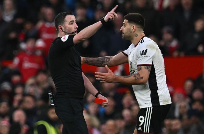 FA Cup -United sejrede i Fulham-nedsmeltning: Tre røde på ét minut