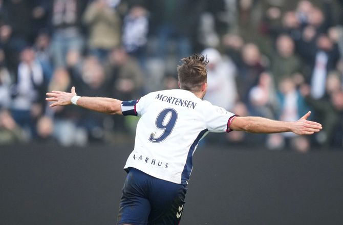 3F Superliga -AGF-spids tog målrekord: Det skal fejres med afslapning
